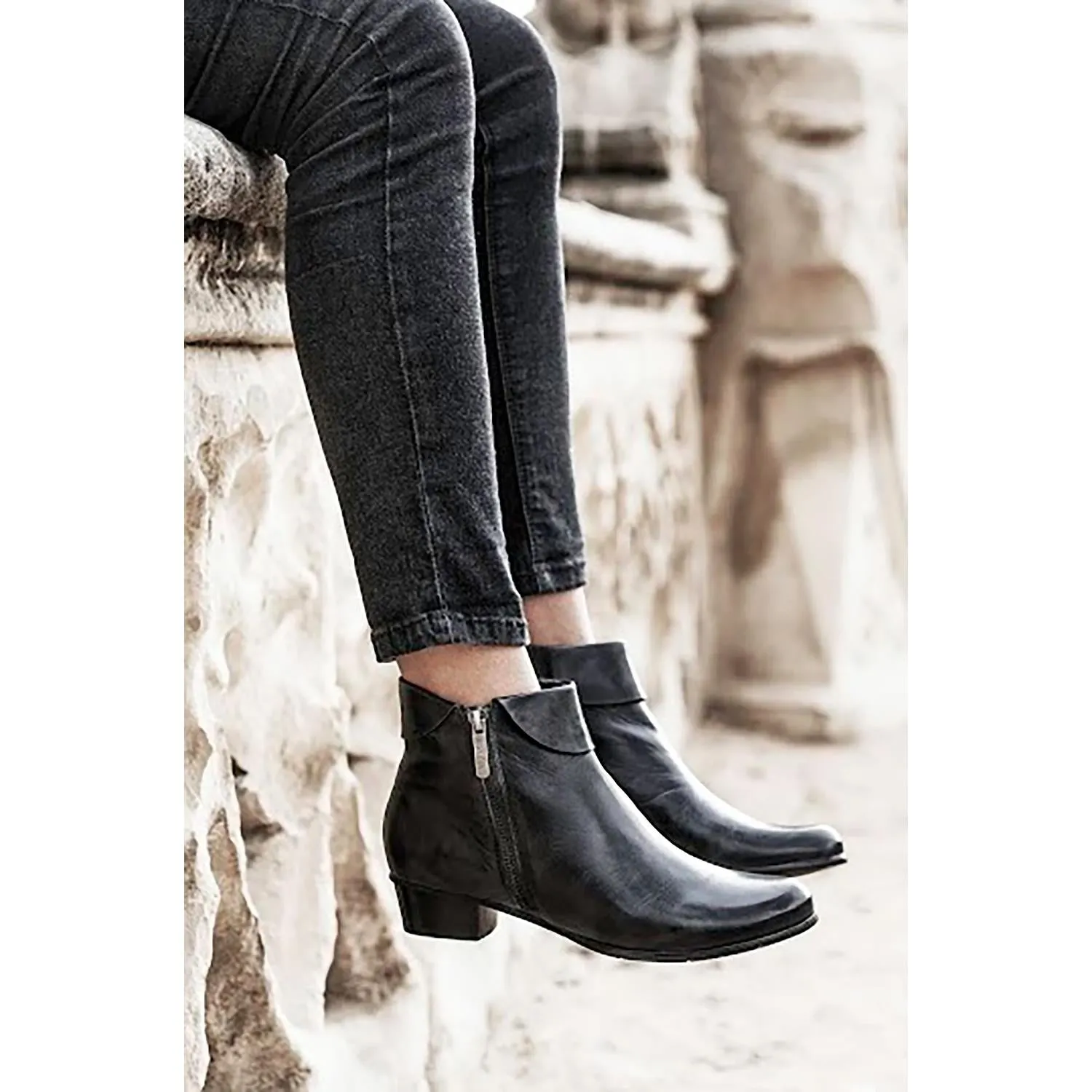Women's Regarde Le Ciel Stefany-03 Noche Cognac Leather